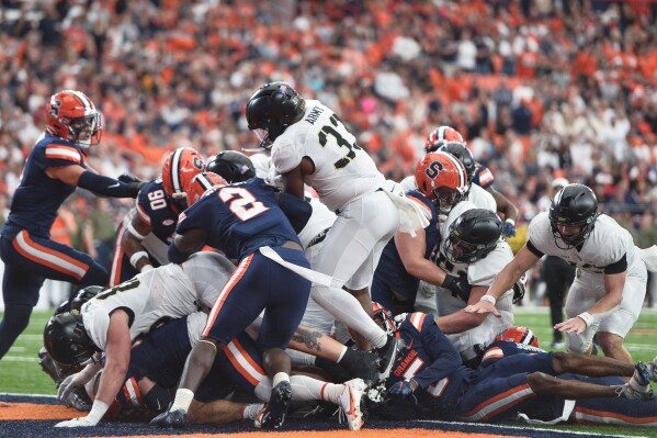 Syracuse scores 26 unanswered points after sluggish start to